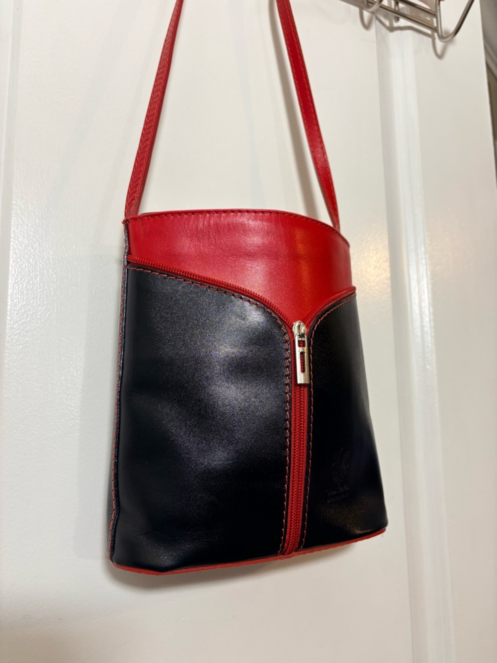Vintage Italian Leather Crossbody – Two-Tone Red & Black